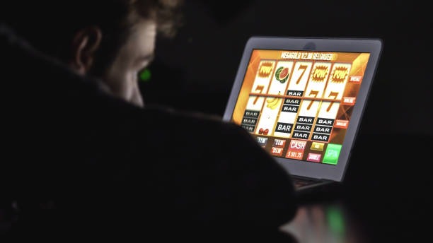 Mobile phone displaying Ninja vs Samurai game with winning combination highlighted